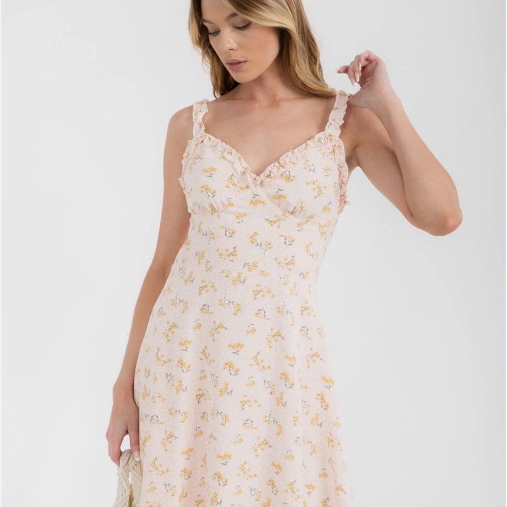 Floral Ruffle-Trim Slip Dress - Light Pink sM